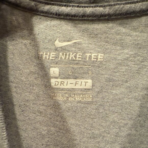 Nike Dri-Fit T-Shirt Size Large - Picture 5 of 6